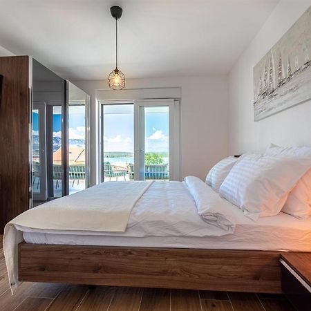 Villa Manhattan Dobrinj Exteriör bild