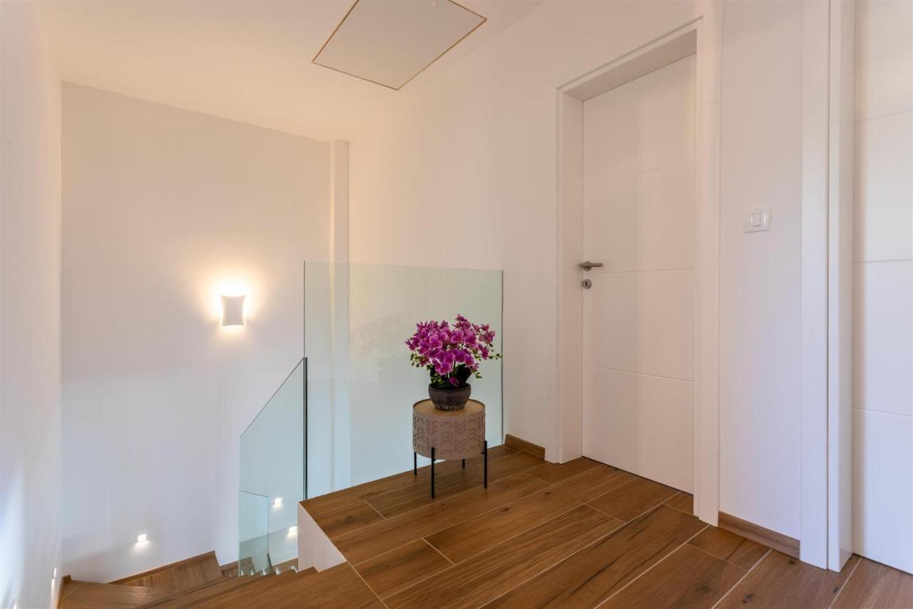 Villa Manhattan Dobrinj Exteriör bild